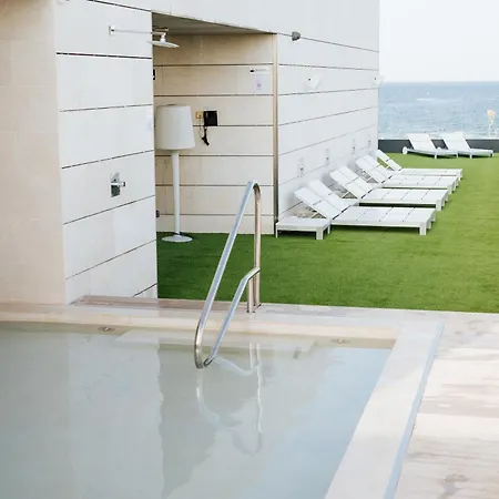 Neptuno Playa & מלון